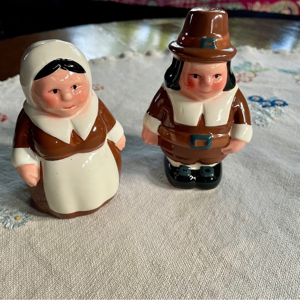 Vintage Publix The Pilgrim Pair Salt and Pepper Shakers. 2001. 4.75" Tall